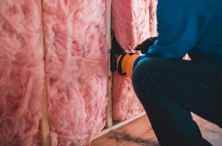 TIPS FOR CHOOSING THE RIGHT INSULATION CONTRACTOR
